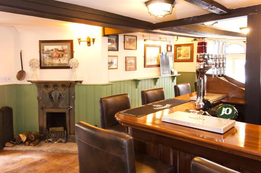 The George & Horn Near Newbury Hotel Kingsclere Buitenkant foto
